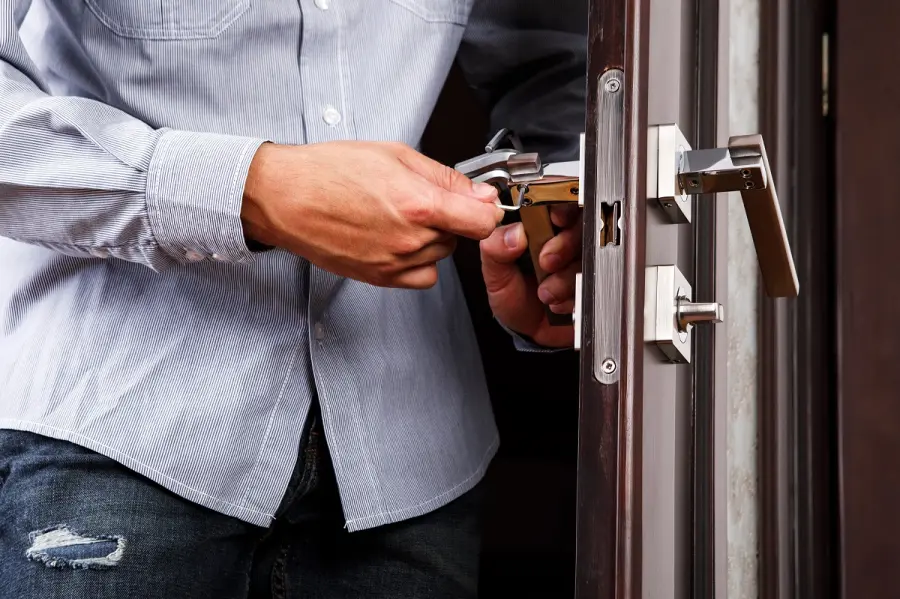 Cosa fare quando si rimane chiusi fuori casa