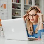 Come gestire l’ansia da notizie e l’overload informativo nella vita quotidiana