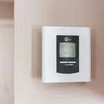Come ridurre gli sprechi energetici in casa: abitudini che funzionano