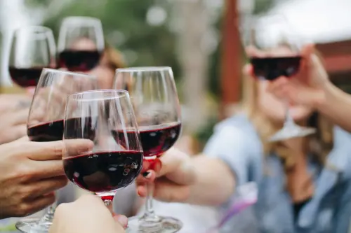 Come scegliere un buon vino: Consigli e Considerazioni